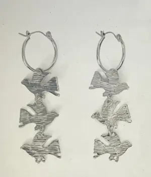 Corneille - Set van 2 kunstenaarsjuwelen : bloemen en vogels kopen? Bied vanaf 85!