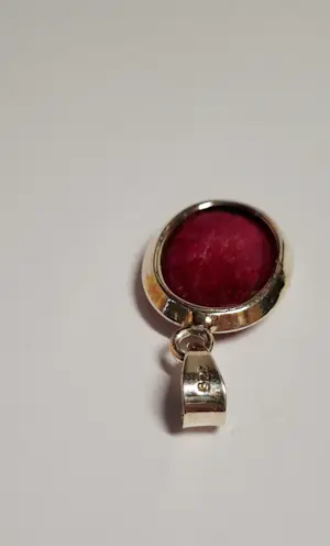 Nieuwe Zilveren hanger met facetgeslepen robijn kopen? Bied vanaf 75!