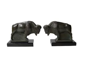 Max Le Verrier - Boekensteunen (2) - Gepatineerd metaal op marmer sokkel - Twee bizons kopen? Bied vanaf 750!