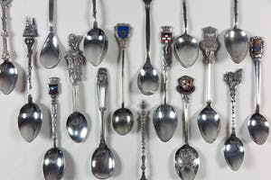 Curiosa - Lot van zeventien buitenlandse lepeltjes kopen? Bied vanaf 1!