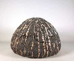 Niet of onleesbaar gesigneerd - Bolvormig steengoed object verkocht voor € 1!