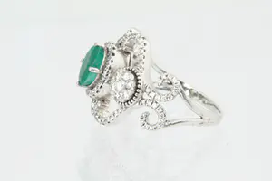 34 - Prachtige BWGG witgouden dames ring met diamant en ovalen smaragd. kopen? Bied vanaf 330!