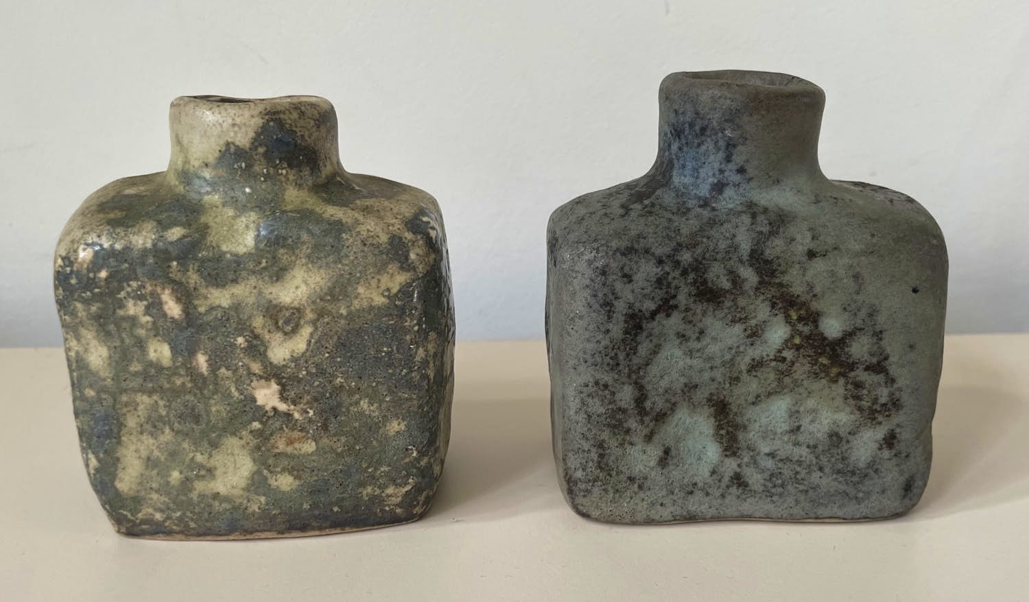 Jaan Mobach - Twee vintage blokvaasjes verkocht voor € 50!