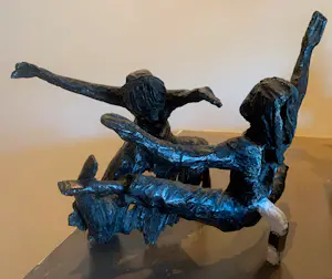 Avi Kenan - Gepatineerd bronzen sculptuur: dansend paar kopen? Bied vanaf 995!