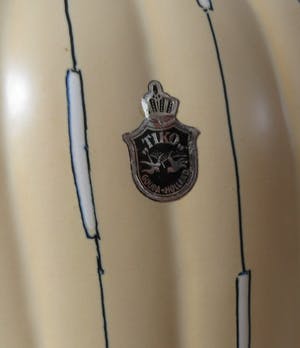 Plateelbakkerij Tiko - Grote eiergele platelen dekselvaas met lineair decor kopen? Bied vanaf 65!