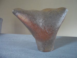 Antoinette van Brussel - Torso donkere glanzende keramiek gesigneerd binnenkant kopen? Bied vanaf 48!