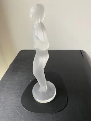 Ida Schwetz-Lehmann - Art deco "frosted glass" sculptuur "Het verlegen meisje" kopen? Bied vanaf 100!