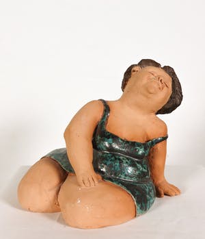 Niet of onleesbaar gesigneerd - Aardewerk, Zittende dame in badkleding kopen? Bied vanaf 1!