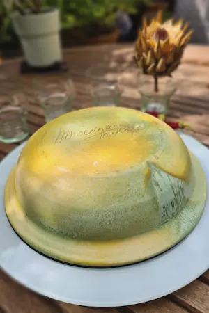 Adrie Moerings - - COLLECTABLE - Hand gedraaide aardewerken schaal en hand gesigneerd. kopen? Bied vanaf 25!