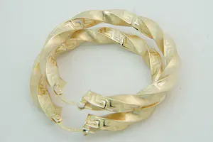 63 - Chique paar 18 Krt gouden geblazen & "gedraaide" oorclips - meander motief kopen? Bied vanaf 230!