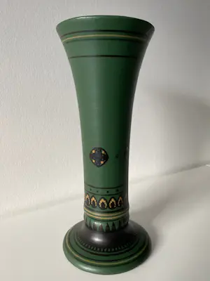 Bert Nienhuis - Plateelbakkerij De Distel, Amsterdam zeldzame decoratieve art deco vaas kopen? Bied vanaf 95!