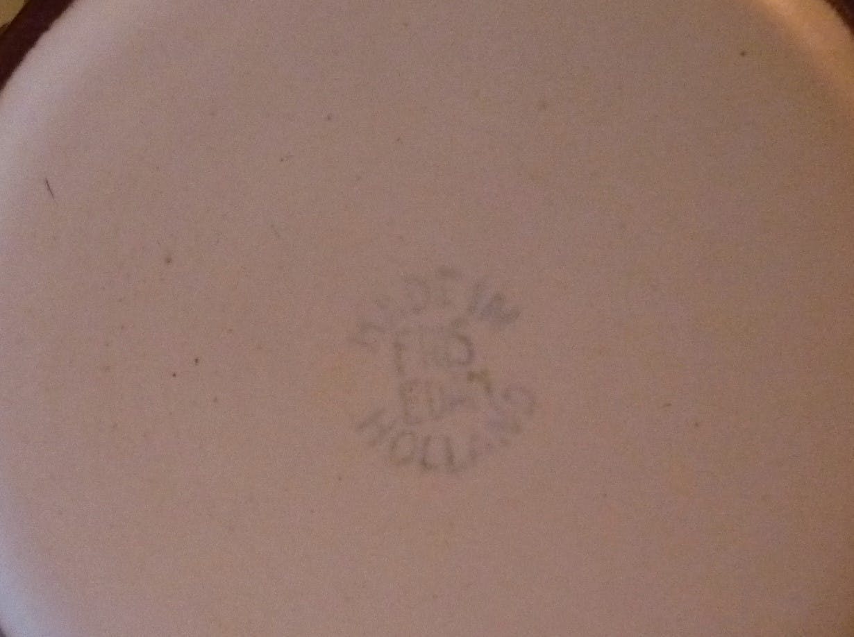 N.V. Keramische Industrie Fris - Bloempot Cleopatra 1960 en vaasje 1952, ontwerp Willem de Vries kopen? Bied vanaf 10!