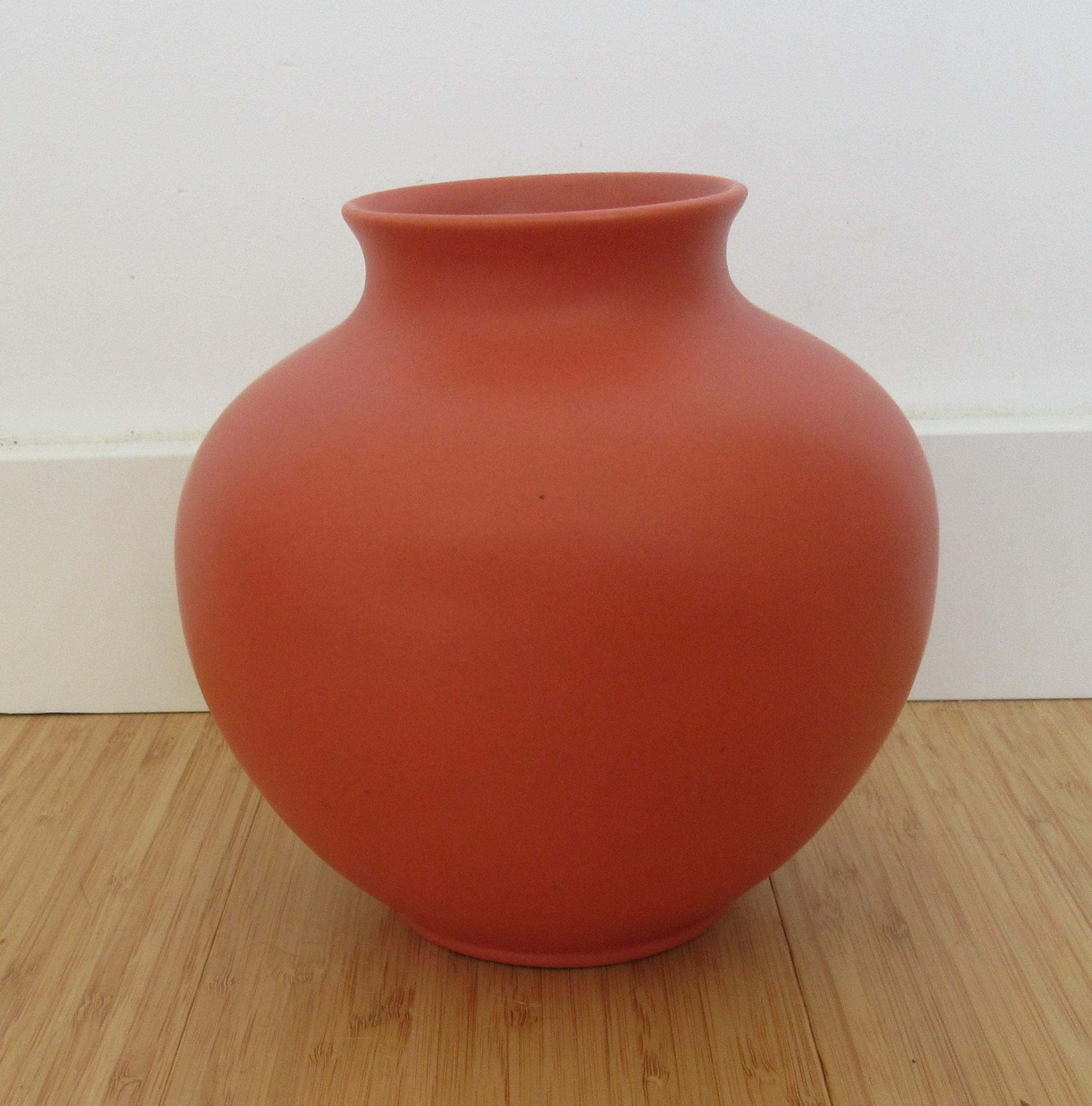 Keramiekfabriek Velsen - Monochrome terracotta plateln vaas (Delfts) kopen? Bied vanaf 15!