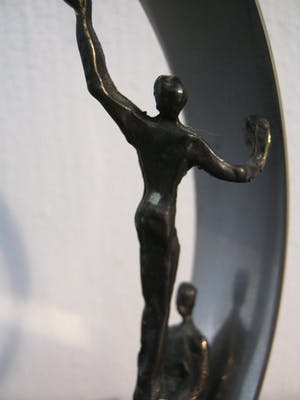 Corry Ammerlaan - Verbronsd/verzilverd sculptuur - "Vruchten Plukken" kopen? Bied vanaf 40!