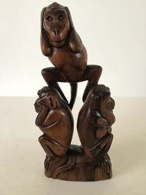 Art Deco.houtsnijwerk ,aapjes.Amsterdamse school stijl. verkocht voor € 50!