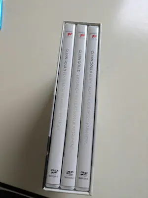 Glenn Gould - Plays Bach - 3 DVD box kopen? Bied vanaf 25!