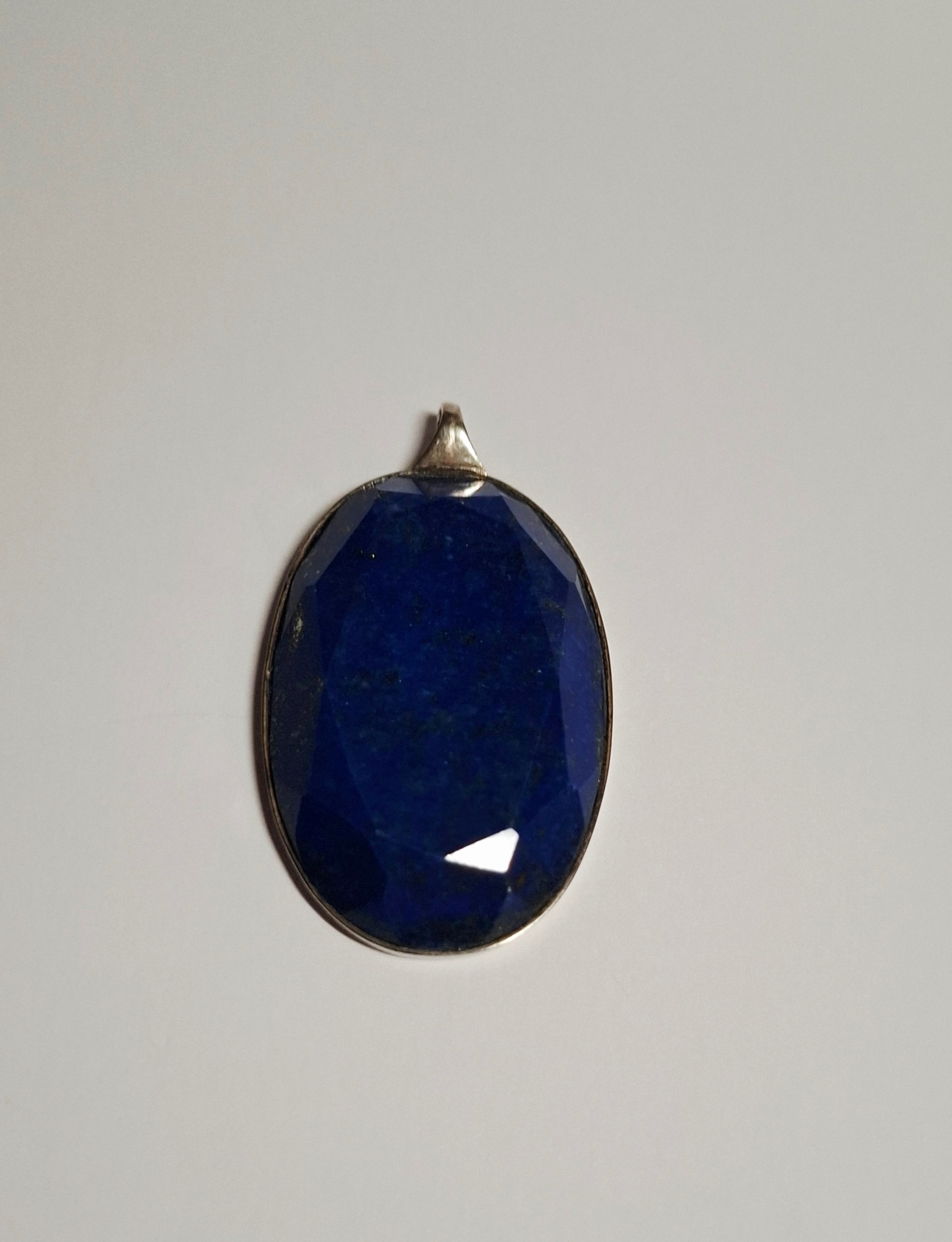 Nieuwe grote zilveren hanger met ovale gefacetteerde diepblauwe lapis lazuli . kopen? Bied vanaf 65!