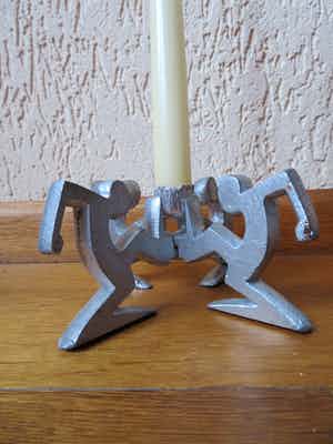 Niet of onleesbaar gesigneerd - Osvaldo Cavandoli - La Linea kandelaar/beeldjes verkocht voor € 1!