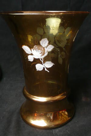 Niet of onleesbaar gesigneerd - Vase aus Bauerngold, Glas, Böhmen, Jugendstil um 1910, handbemalt kopen? Bied vanaf 1!