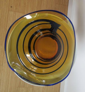 Niet of onleesbaar gesigneerd - Grote Boheemse Studio glazen schaal (1) kopen? Bied vanaf 10!