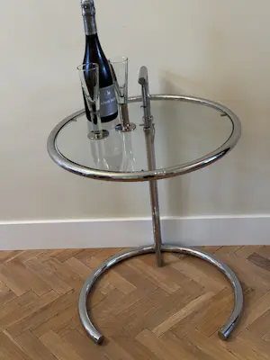 Eileen Gray - Toegeschreven verstelbare bijzettafel E 1027 kopen? Bied vanaf 175!