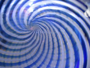 Niet of onleesbaar gesigneerd - Murano vaas met spiraal kopen? Bied vanaf 1!