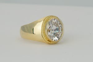 2536 - Fraaie 18 karaats geel-gouden Unisex ring - grote ovalen steen - gekeurd kopen? Bied vanaf 240!
