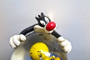 Curiosa - Warner Bros - Snowglobe "Tweety en Silvester" - Leuk Kerst item kopen? Bied vanaf 1!