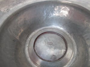 Curiosa - Gero - Hand gehamerde art deco tinnen schaal op voet kopen? Bied vanaf 1!