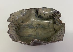 Niet of onleesbaar gesigneerd - Vrijgevormd gevouwen keramisch object kopen? Bied vanaf 1!