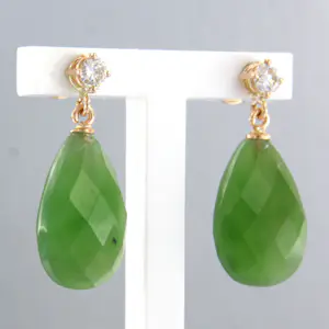 18k rosé gouden oorhangers met jade en briljant geslepen diamant tot. 0.22ct kopen? Bied vanaf 475!