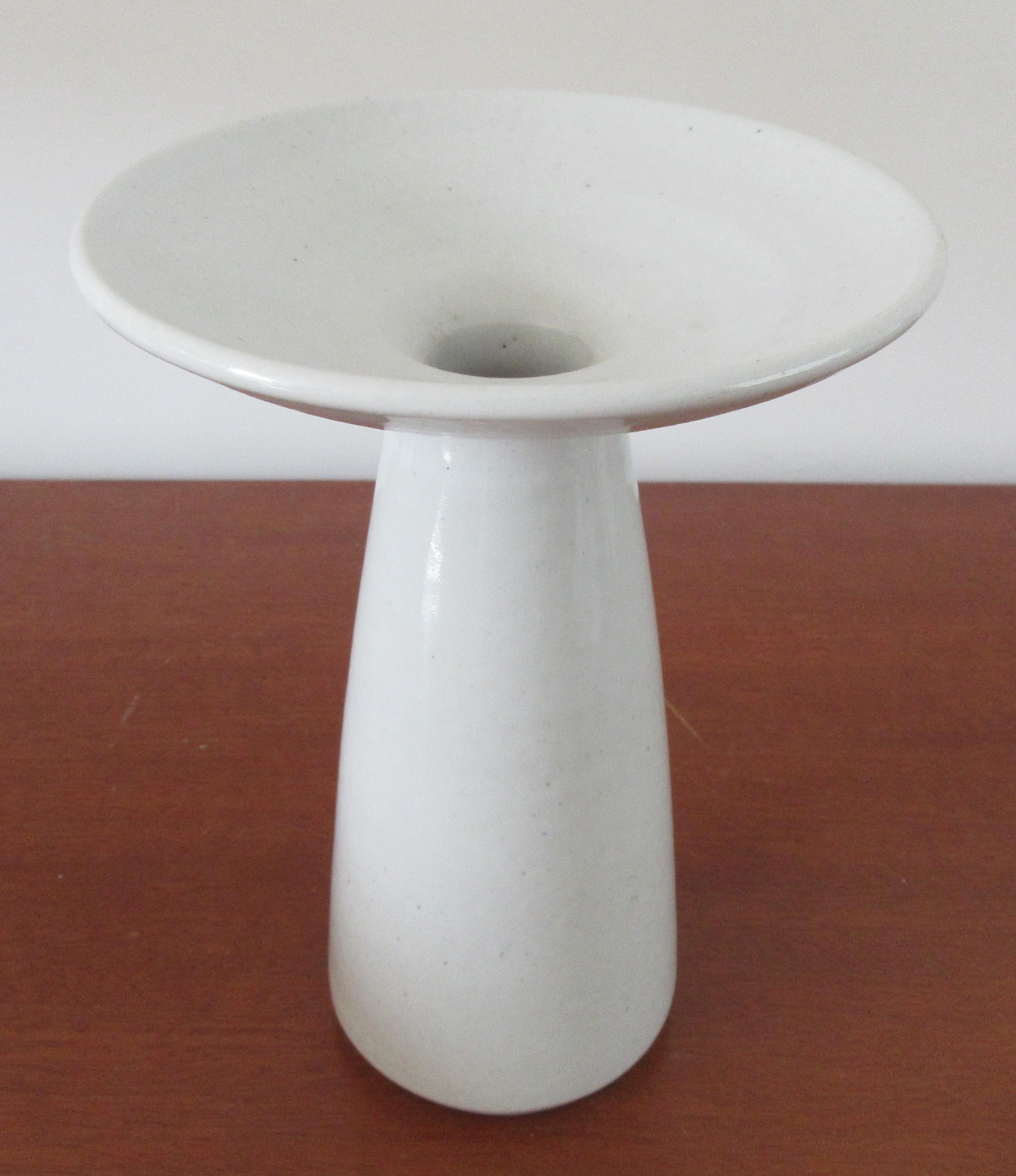 Potterij Zaalberg - Witte kunst aardewerken kandelaar verkocht voor € 1!