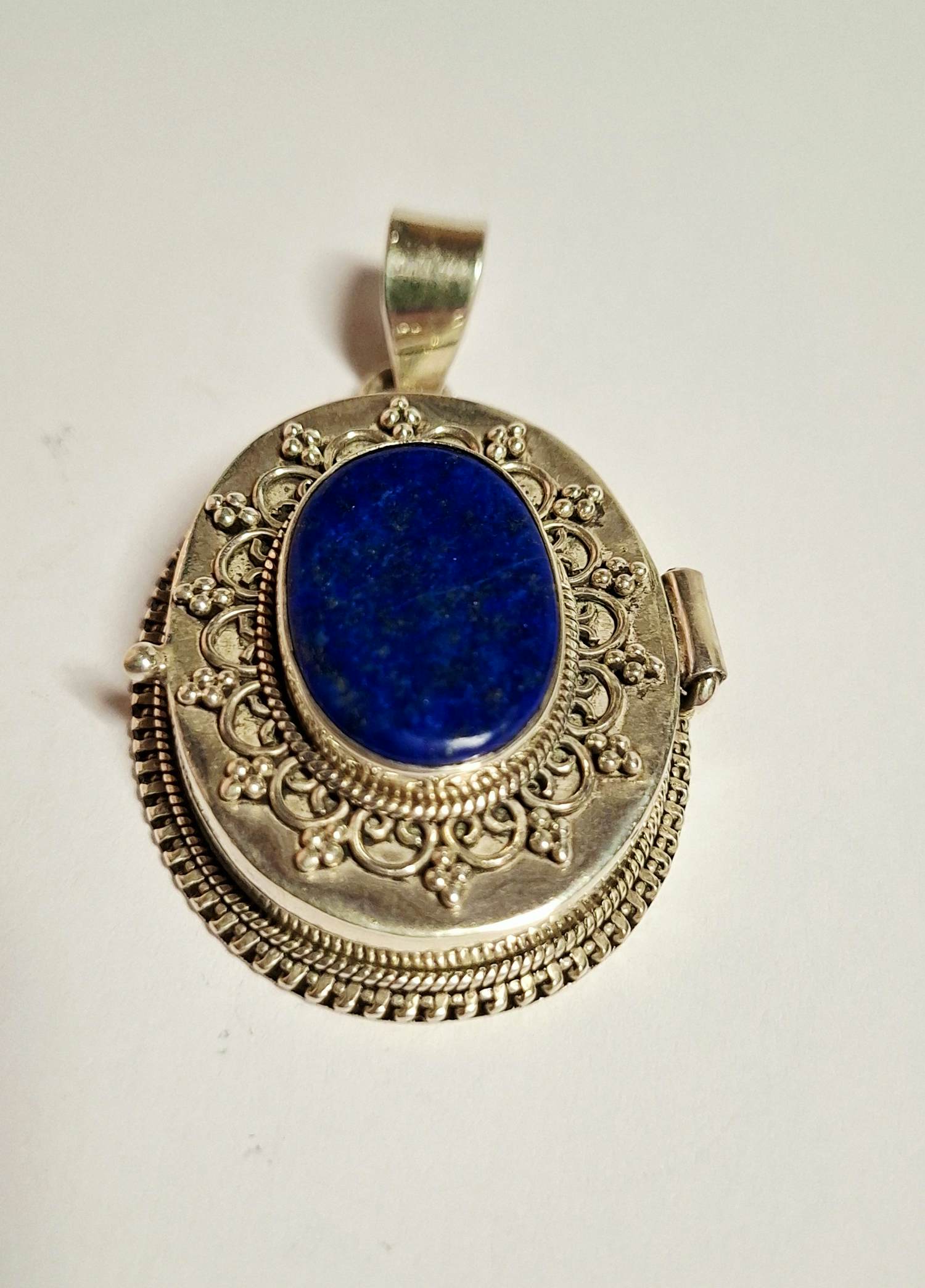Handgemaakte grote zilveren doos hanger met natuurlijke lapis lazuli steen kaufen? Bieten Sie von 120!