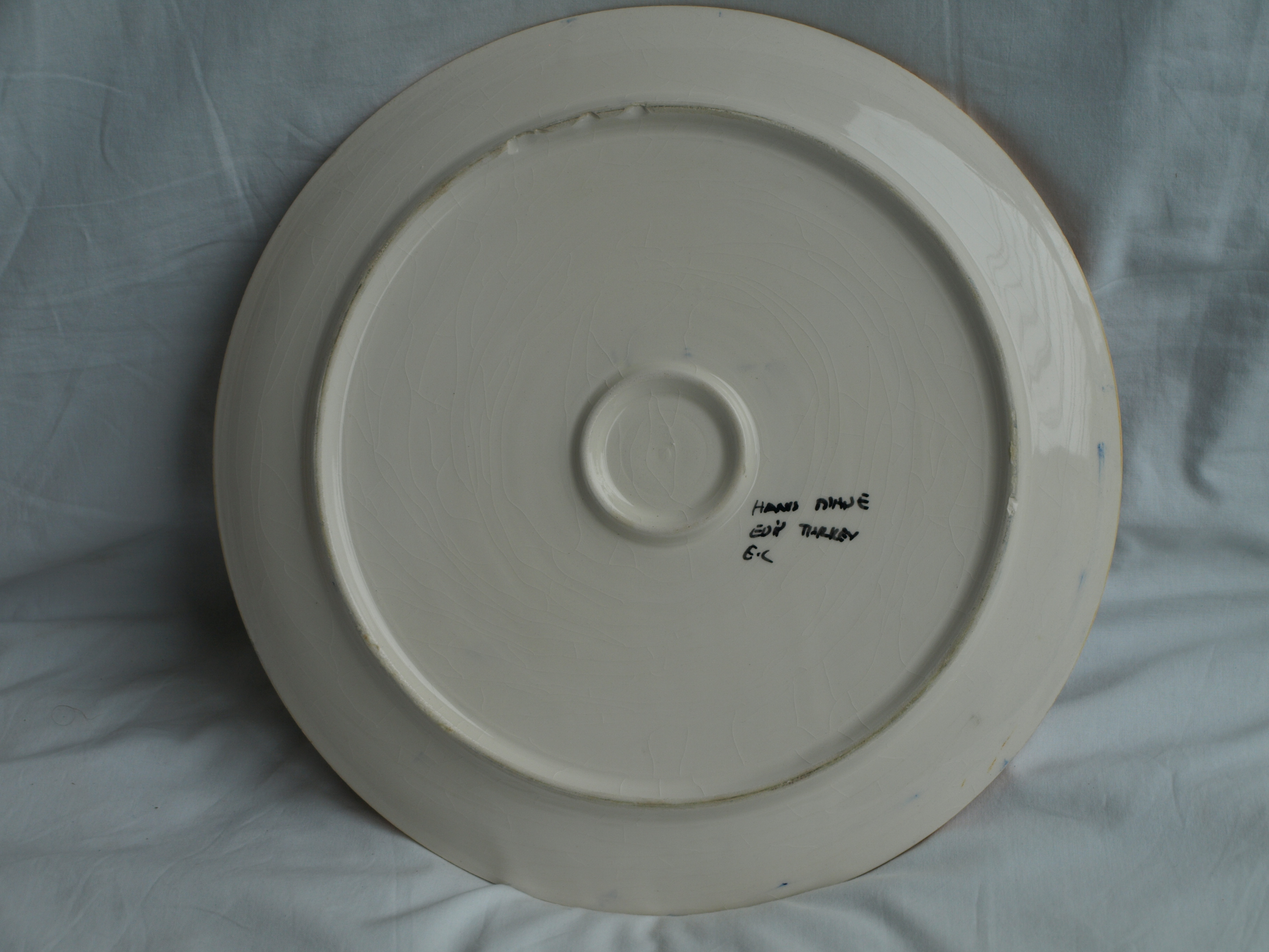 Niet of onleesbaar gesigneerd - Aardewerk, Bord , Fantasiedier met stekels – handgemaakt en gesigneerd  kopen? Bied vanaf 1!