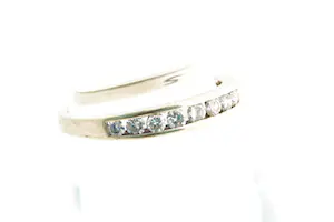 91 - Elegante 9 krt bwgg goud & diamanten (0.40ct) rij- ring kopen? Bied vanaf 170!