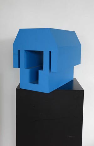 Nikolaus Urban - Triplex/ kartonnen object, Blauw huis (op sokkel) kopen? Bied vanaf 100!