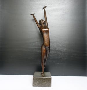 Brons (Onbekend) - "Happy woman". kopen? Bied vanaf 45!