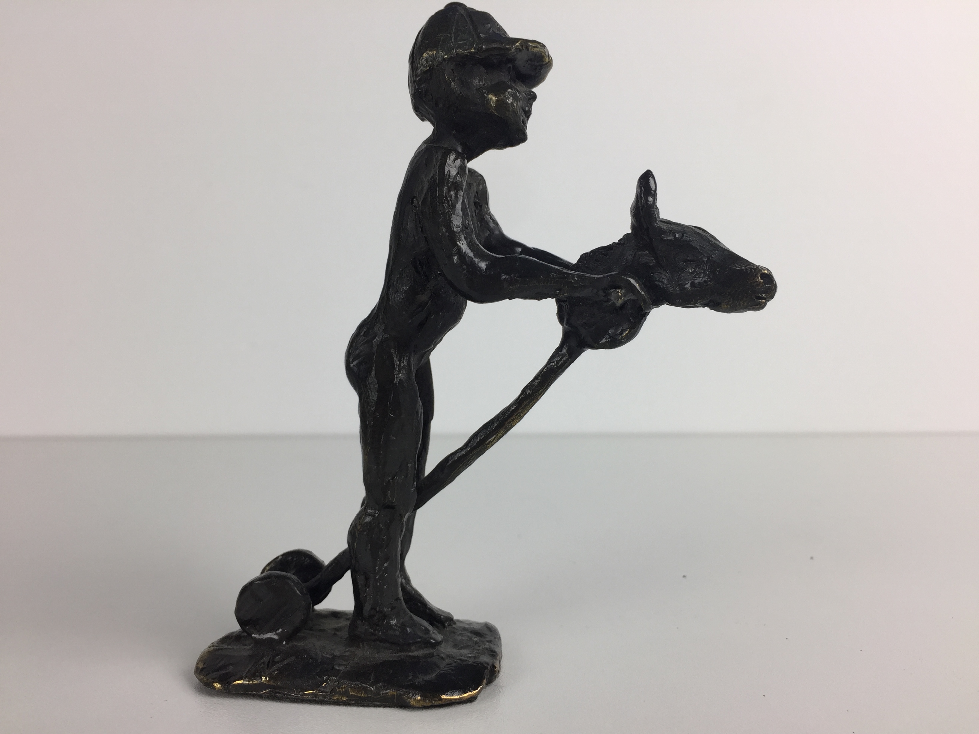 Astrid Veldhuyzen-Koppen - jongetje met speelgoedpaardje kopen? Bied vanaf 69!