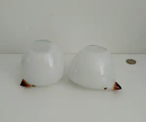 Niet of onleesbaar gesigneerd - twee superleuke glazen kippetjes, mondgeblazen kopen? Bied vanaf 1!