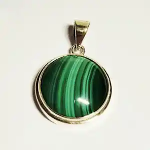 Buy Nieuwe zilveren hanger met ronde malachiet? Bid from 40!