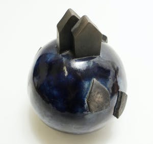 Niet of onleesbaar gesigneerd - 2 x studiokeramiek - 'Bollen' kopen? Bied vanaf 1!