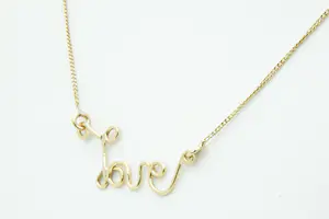 51 - Elegant en fijn 14 karaats geel-gouden "Love" collier - klein model kopen? Bied vanaf 110!