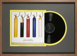 Damien Hirst - Gesigneerd album van Dave Stewart – Greetings From The Gutter - Ingelijst kopen? Bied vanaf 1!