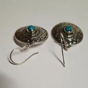 Nieuwe Zilveren oorbellen met ieder 3 facet geslepen aquamarijn kopen? Bied vanaf 60!