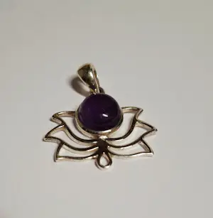Lotus hanger gemaakt van 925 sterling zilver met een Amethist edelsteen. kopen? Bied vanaf 45!