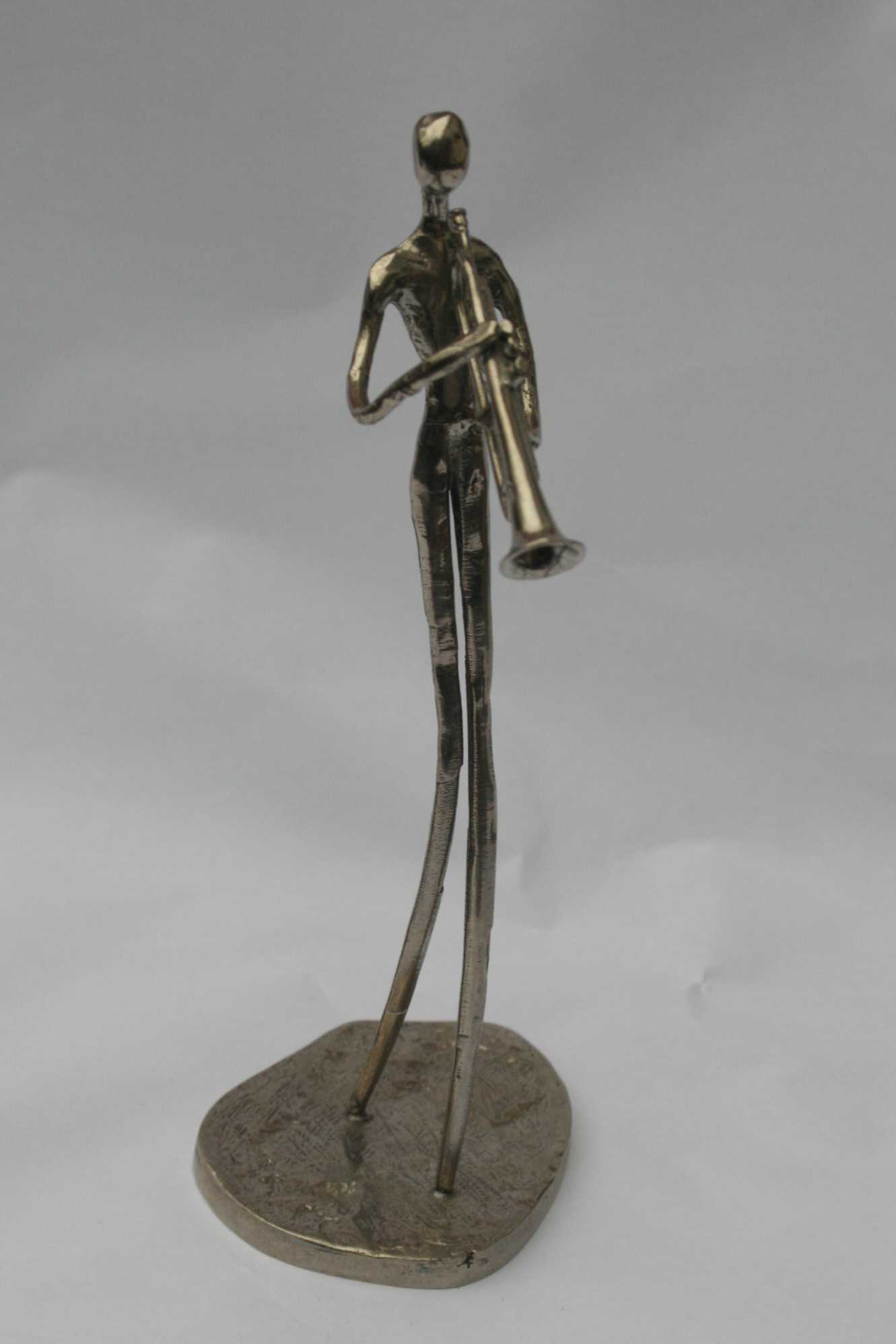 Niet of onleesbaar gesigneerd - tinnen beeld trompetspeler - gemerkt kopen? Bied vanaf 1!