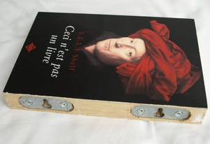 Nicole van Schouwenburg - en Irene Klinkenberg, Dutch Design , “Ceci n'est pas un livre” kopen? Bied vanaf 1!