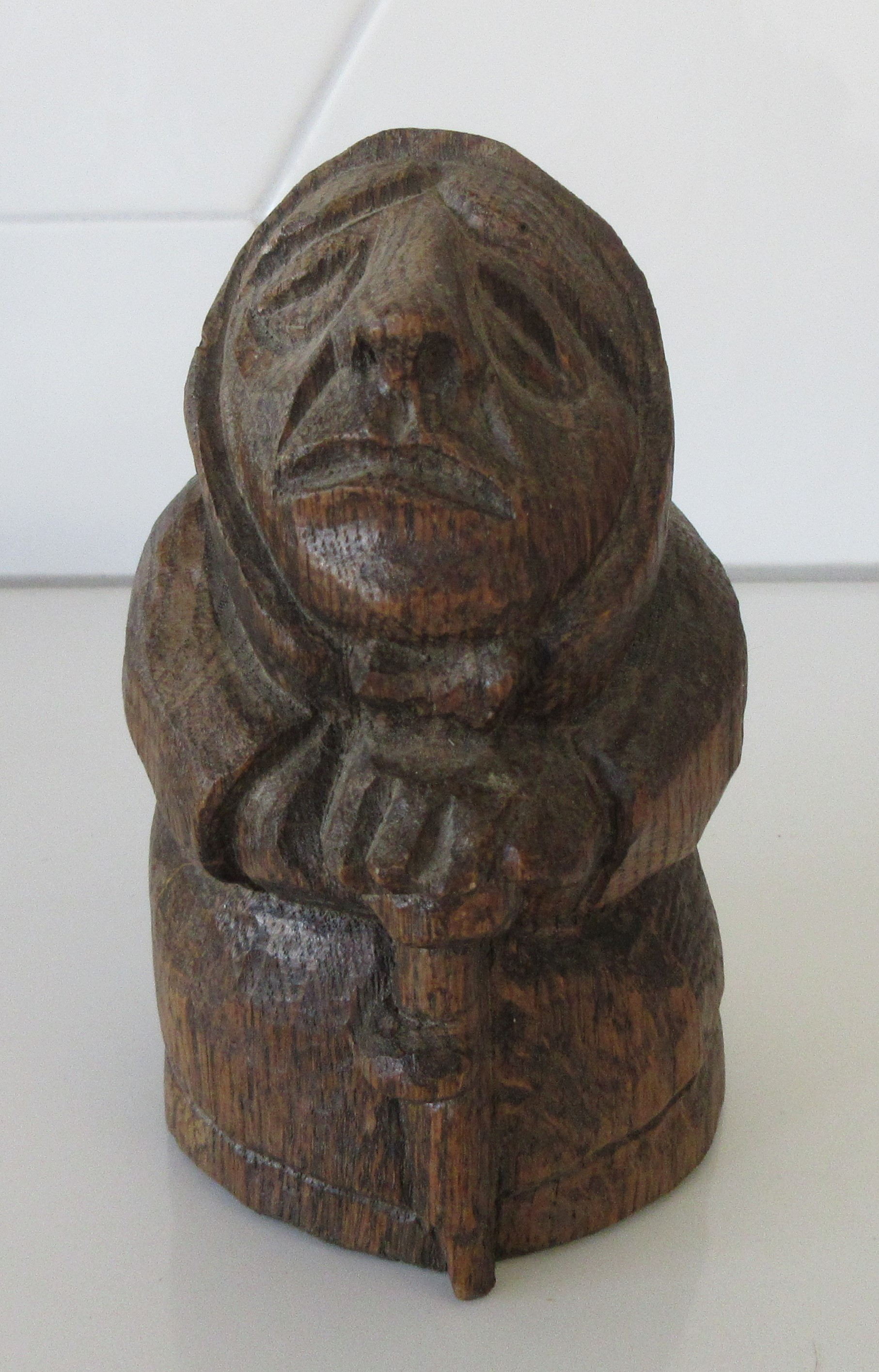 Niet of onleesbaar gesigneerd - Twee handgesneden houten Folk art figuurtjes  kopen? Bied vanaf 1!