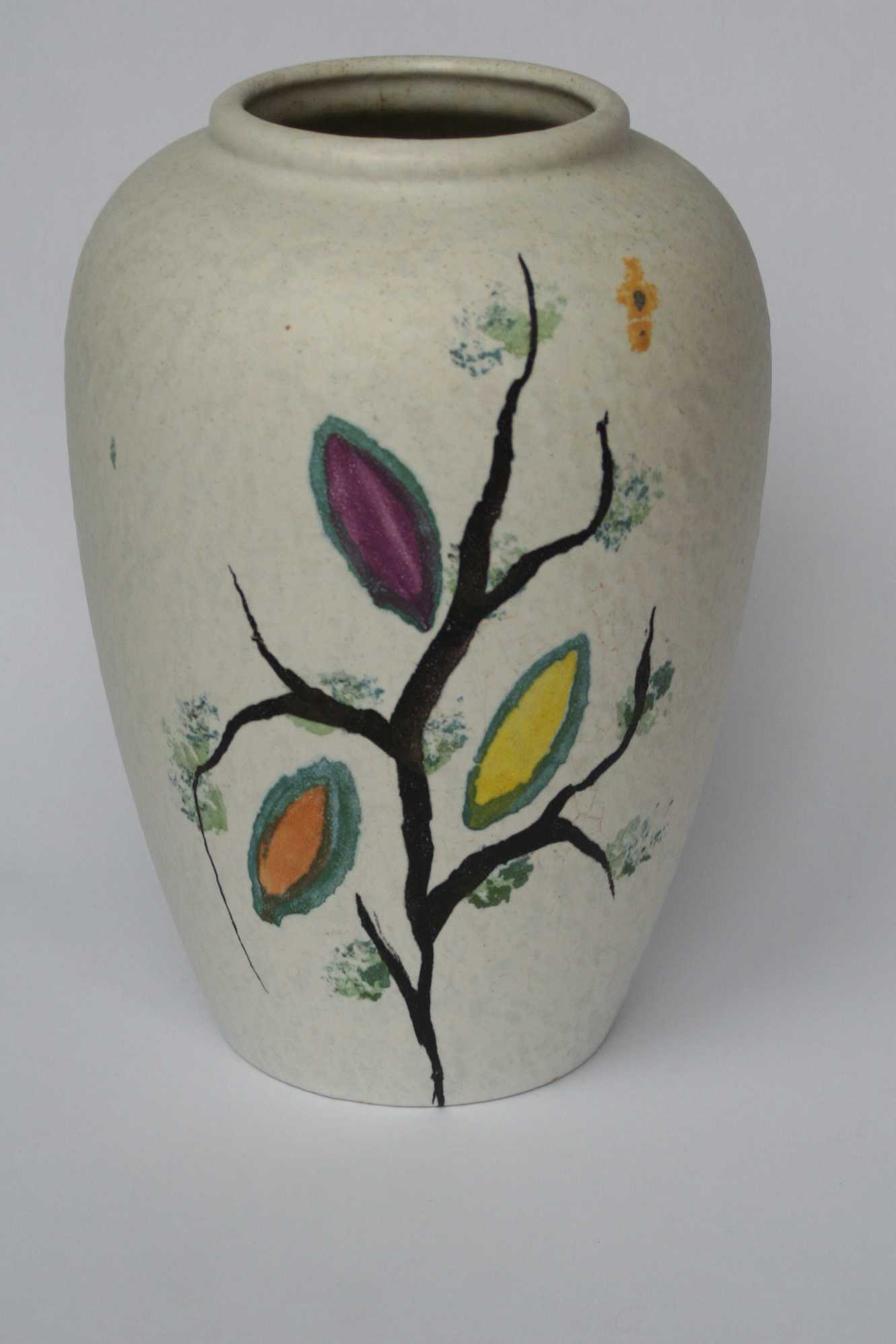 Jasba - hoge vaas - diverse decoraties op grijs / witte vaas - model 136/28 verkocht voor € 20!