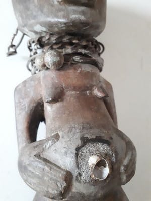 Niet of onleesbaar gesigneerd - SONGYE - Fetish beeld - Hout en ijzer kopen? Bied vanaf 10!